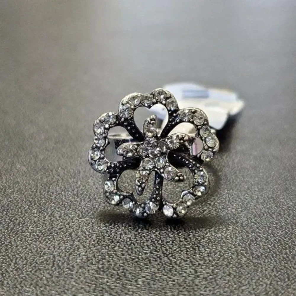 Silver tone shamrock starfish ring